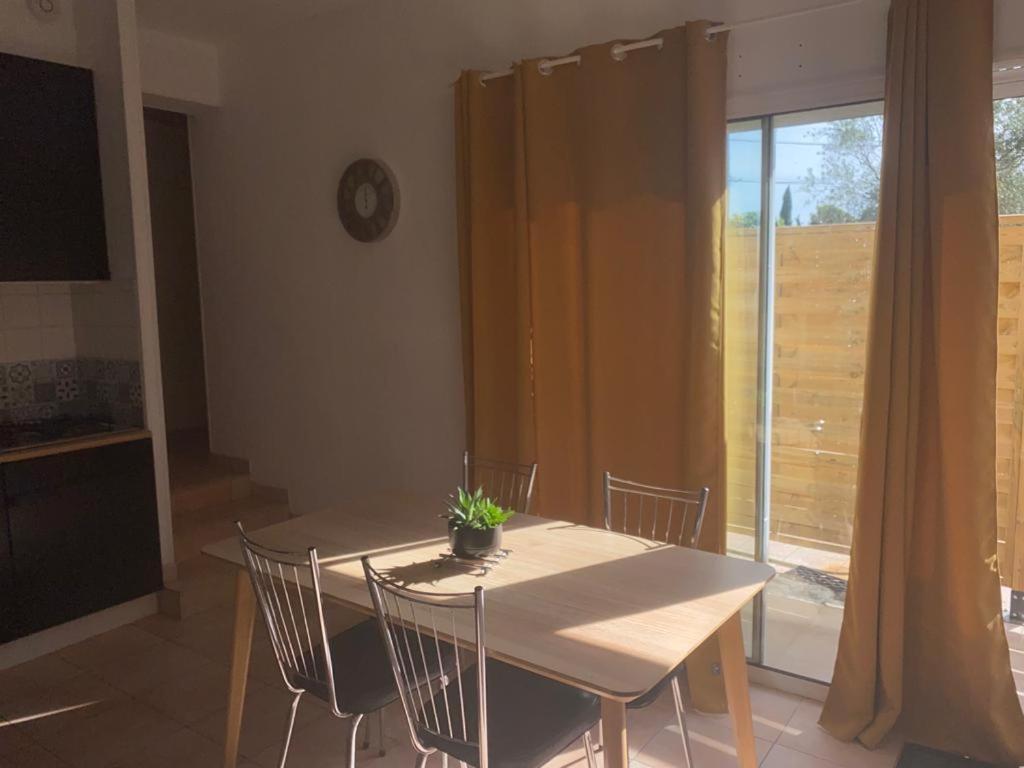 Appartement Velleron-4 Personnes Extérieur photo